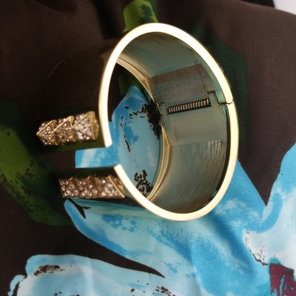 Victoria's Secret Gold Toned Bracelet - Picture 4 of 5